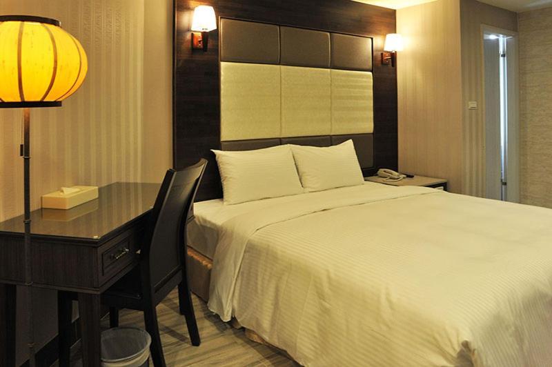 Maple Hotel Тайнань Экстерьер фото