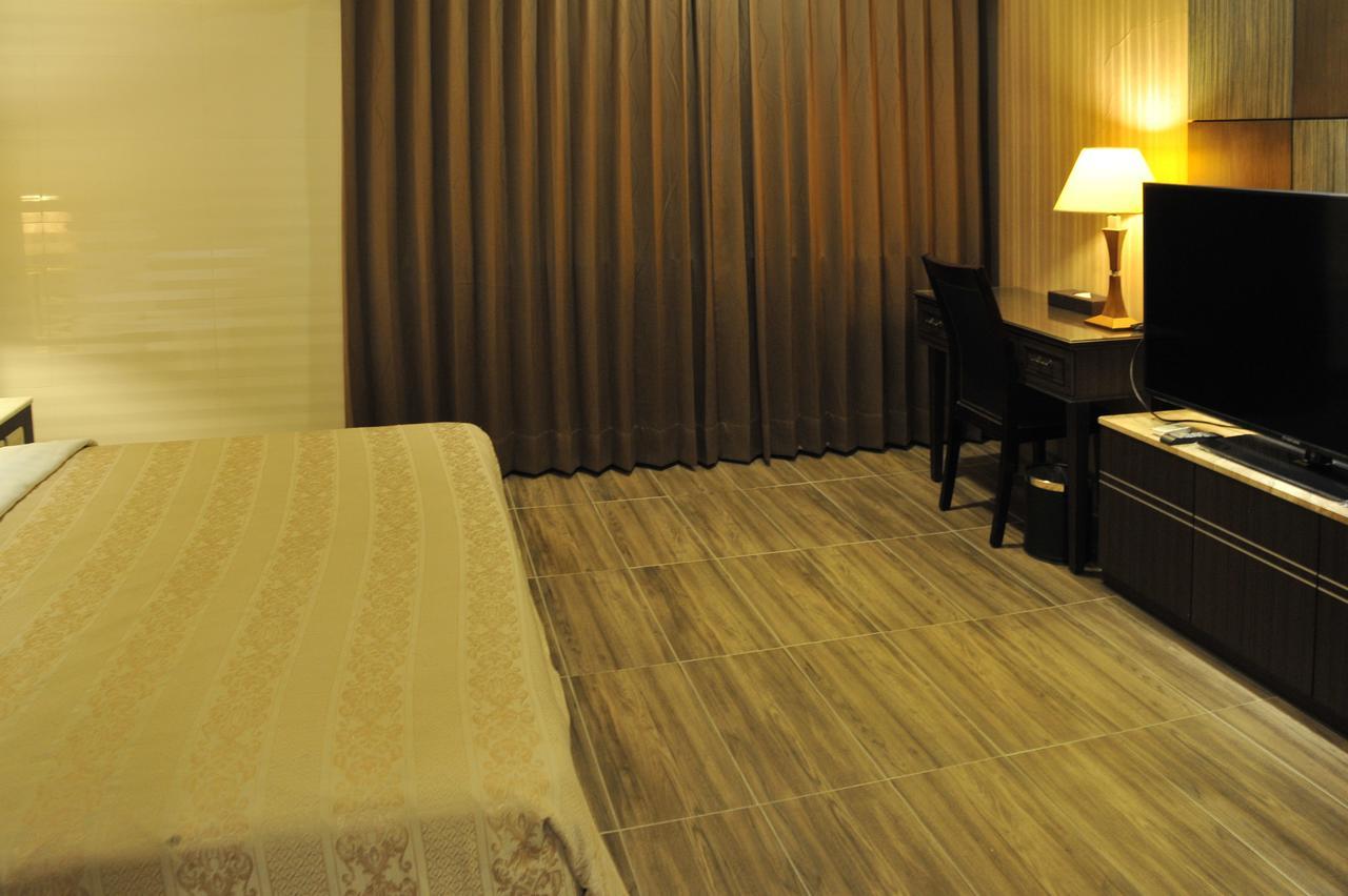 Maple Hotel Тайнань Экстерьер фото
