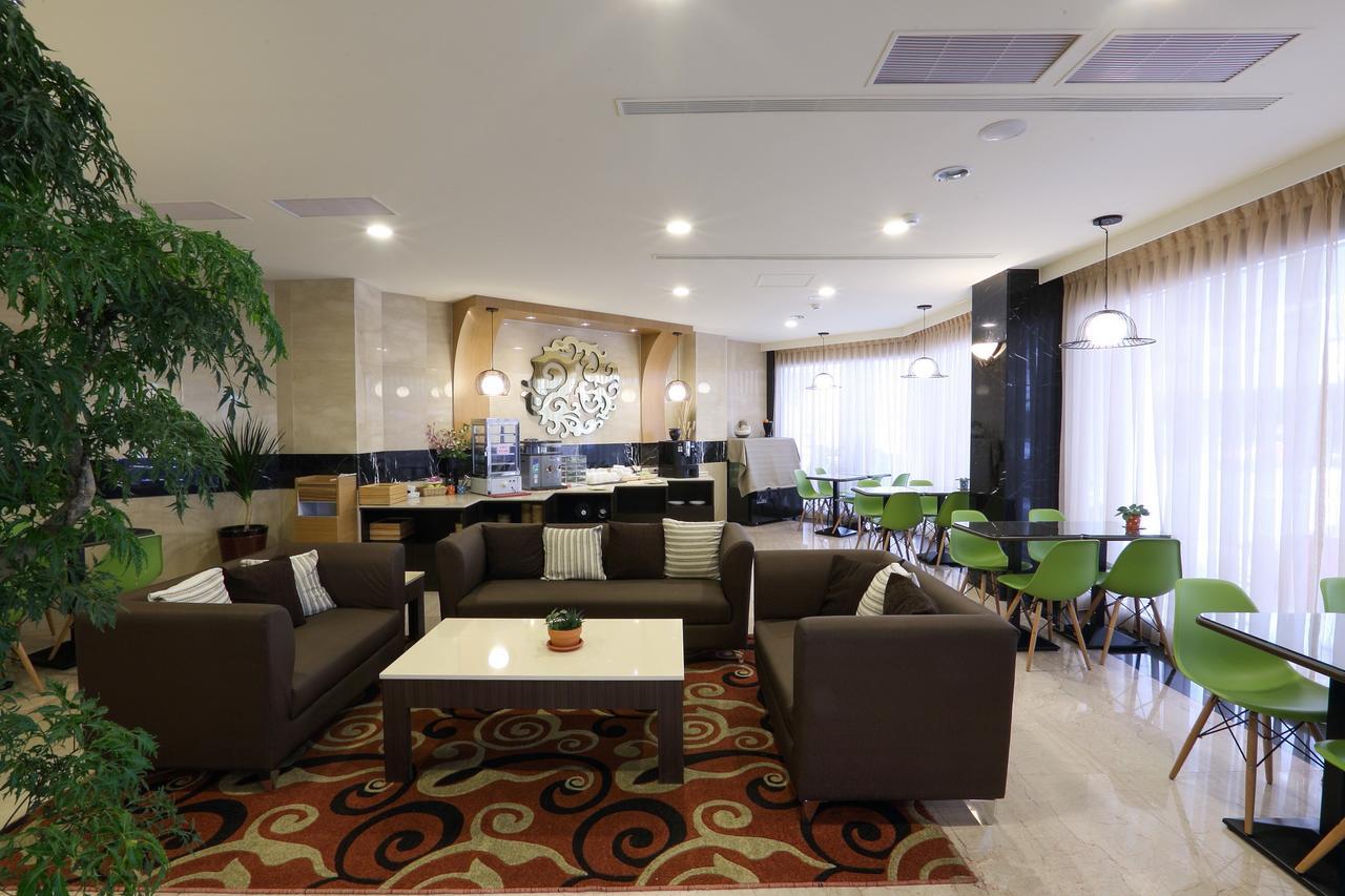 Maple Hotel Тайнань Экстерьер фото