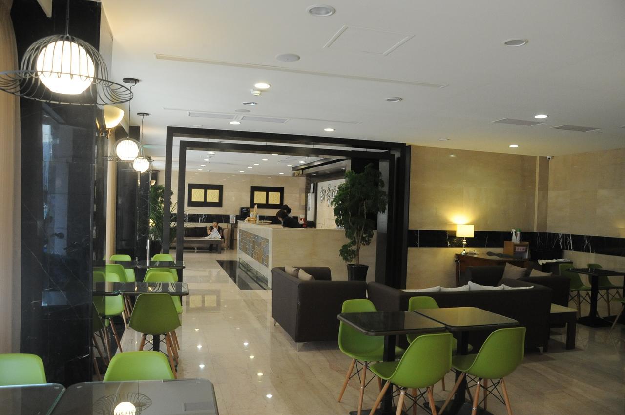 Maple Hotel Тайнань Экстерьер фото