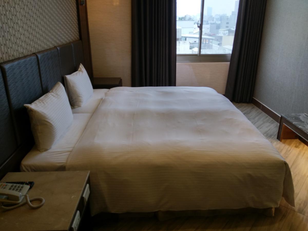Maple Hotel Тайнань Экстерьер фото
