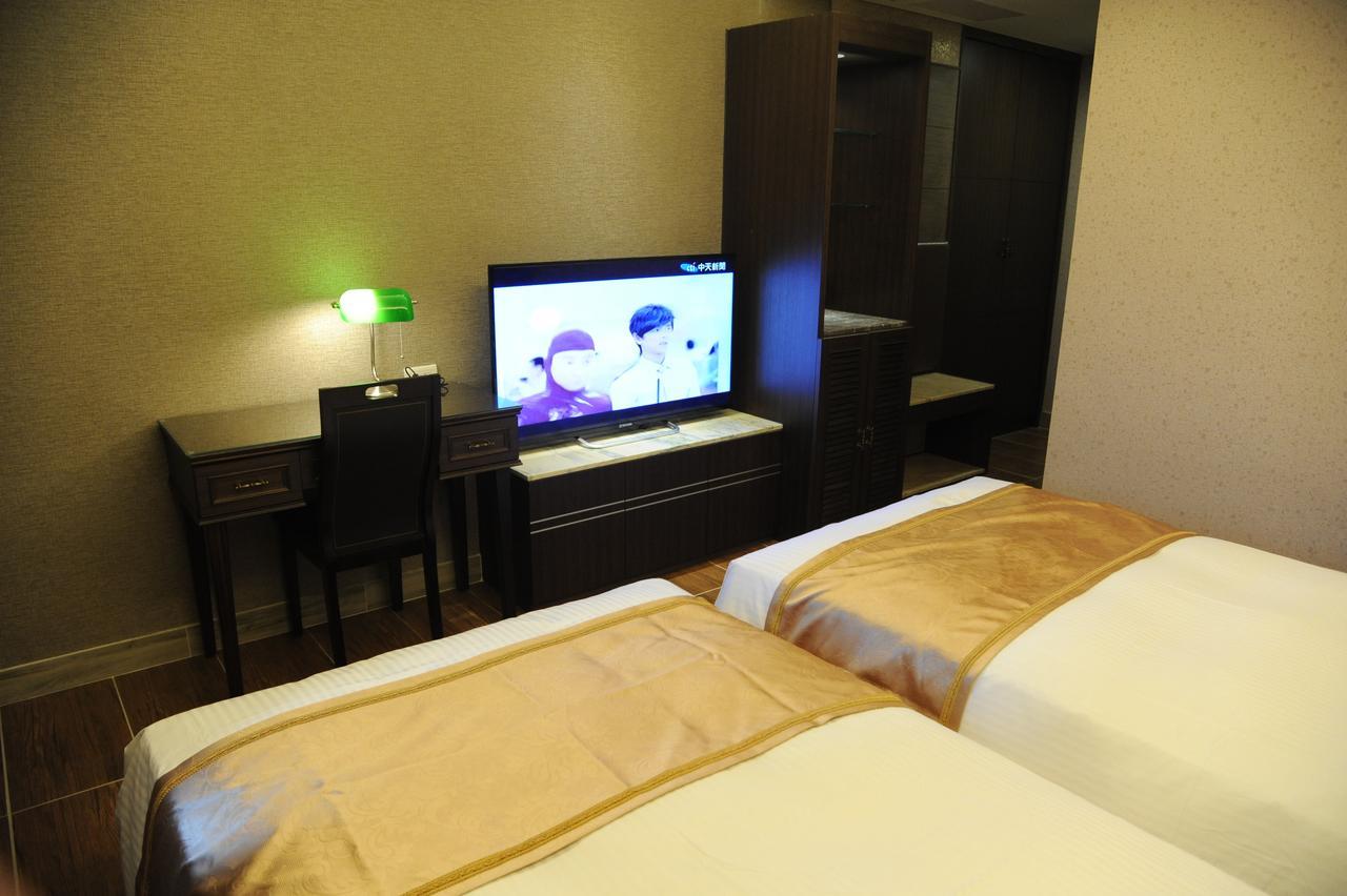 Maple Hotel Тайнань Экстерьер фото