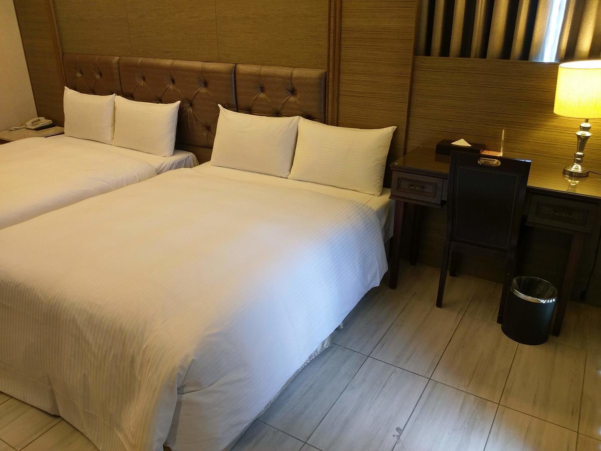 Maple Hotel Тайнань Экстерьер фото
