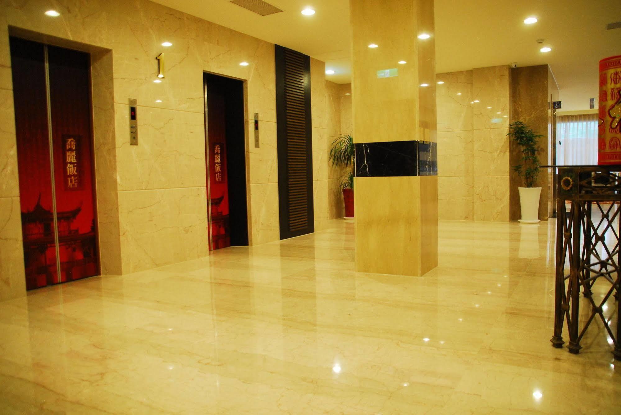 Maple Hotel Тайнань Экстерьер фото